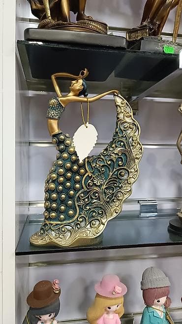 statuya: Fiqur keramika.agirdir.ev ucun gozel dekordur.huňdürluk 29 sm.qutuda 1 — 1