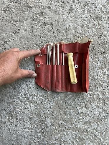 Sovet istehsalı kiçik alət dəsti Məhsul təsviri: - Qırmızı vinil