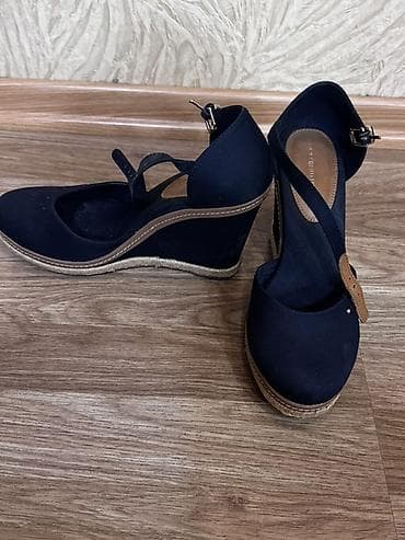 tammy hilfiger: Tommy Hilfiger qadın platforma sandaleti
1 defe geyinilib 39 razmer — 2