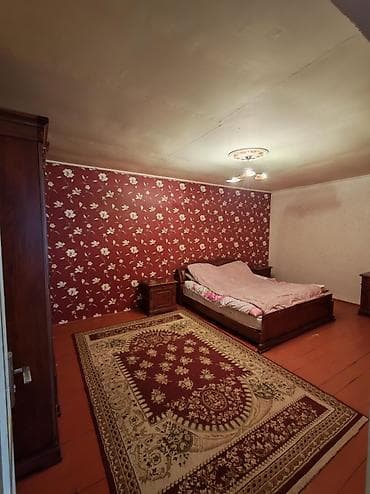 dezgahlar satilir: 6 otaq. 160 kv. 10 sot. Kupçalı. Horadiz şəhəri, mərkəzdə 2 mərtəbəli — 6