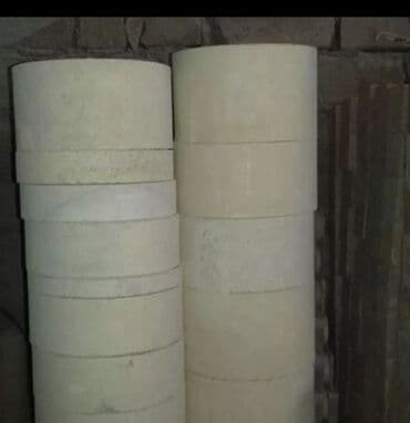 балясины из камня: Ağ rəngli, müxtəlif formalı və ölçülü dəmir-beton sütunlar. Bu — 7