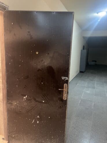 Giriş qapıları: Demir qapı
100 — 5