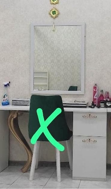 islenmis stol: İşlənmiş, Makiyaj üçün masa, Güzgülü — 1