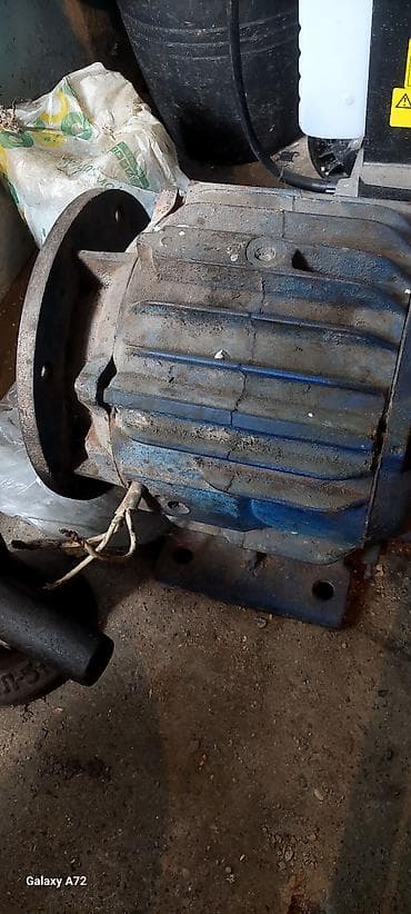 elektrik mişarı: Sənaye kompressoru və elektrik mühərriki dəsti - İki silindrli, hava — 6