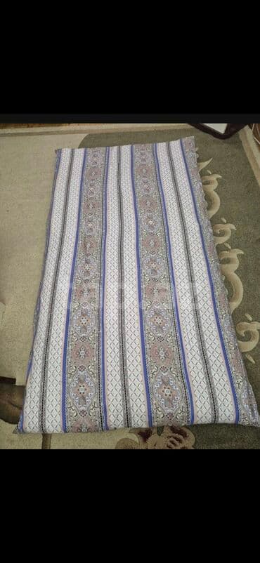 Naxışlı dizaynlı TƏK nəfərlik yun döşək. üzü yenice dəyişilib