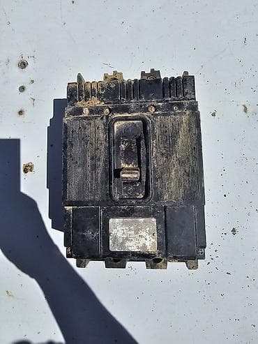 Sənaye tipli avtomat açar (circuit breaker) - 3 qütblü, yüksək