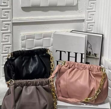 xarı bülbül icon: Qara rəngi satılır. Orta ölçü. 5 azn — 1