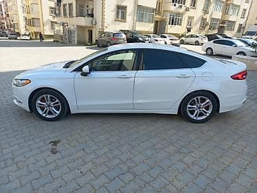 panel pulsuz: Ford Fusion sedan – ağ rəngdə, geniş və komfortlu salon — 7