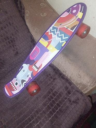 Rəngarəng naxışlı penny skeytbord - Lövhə: Kompakt penny tipli, sərt