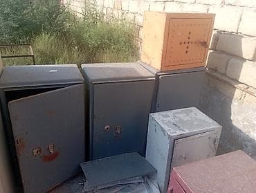 bos kasa: Müxtəlif ölçüdədəmir və qumlu (yanmayan ) seyflərseyf satılır.Real — 3