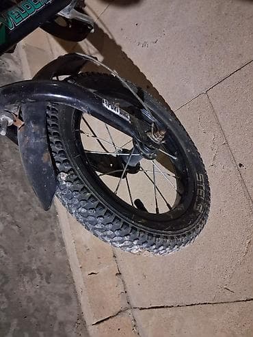 velesibet matoru: 12lik velosiped ela veziyyetdedir. usaq üçün boyuk velosiped alindigi — 4
