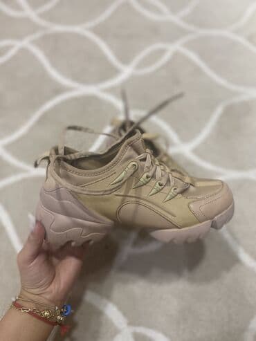 nike qaçış üçün qadın krossovkaları: Ölçü: 36, rəng - Bej, İşlənmiş — 1