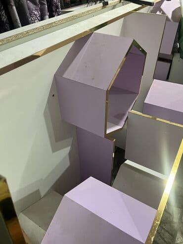 paltar qurudan asilqan qiymetleri: Qadın geyim mağaza vitrini satılır. Çox zövqlü mebeldir. 3500 ə alınıb — 10