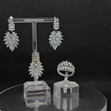 zümrüd qaşlı üzüklər: Dəstə daxildir: Sep, Kulon, Boyunbağı, Gümüş, 925 Əyar — 1