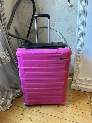 21k qizil: Seyahet camadani. 1defe iwlenib xaricden alinib. Bir tekeri yoxdur — 2