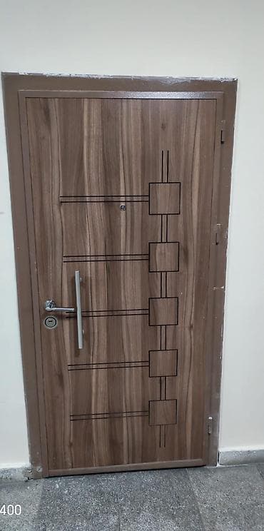 Müasir dizaynlı giriş qapısı - Material: ağac teksturalı dekorlu