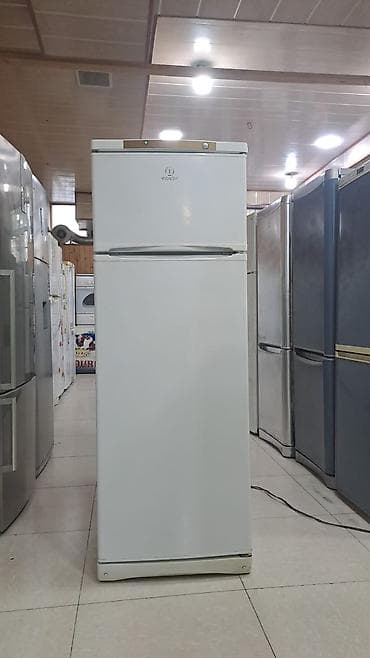 iphone se 2025: 2 qapılı Indesit Soyuducu Satılır, rəng - Ağ — 2