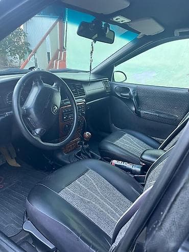 5 30 yag: Opel Vectra: 2 l | 1996 il 230000 km Sedan — 3