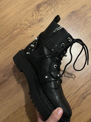 Basanoşka və səndəllər: Çəkmə, Bershka, Ölçü: 38, rəng - Qara, Yeni — 2