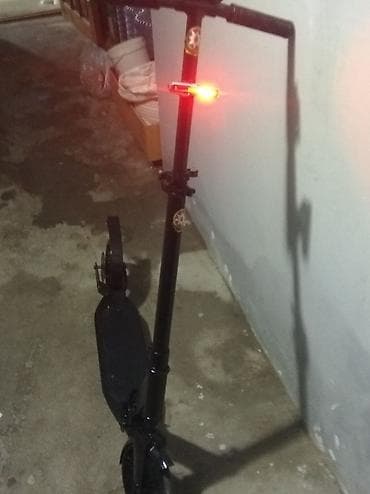 samokat az: Şəhər içi hərəkət üçün yığcam skuter - Rəng: qara - Konstruksiya — 2