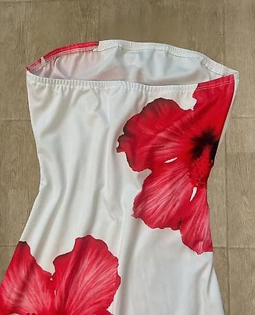 don: Qolsuz, strapless uzun don – qırmızı iri hibiskus çiçəyi printi ilə — 2