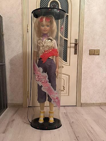 uşaq paltoları: Məhsul: Kobby & Me interaktiv böyük kukla Xüsusiyyətlər: - — 1