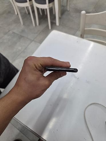 11: IPhone 11 Pro, Space Gray, Face ID — 6