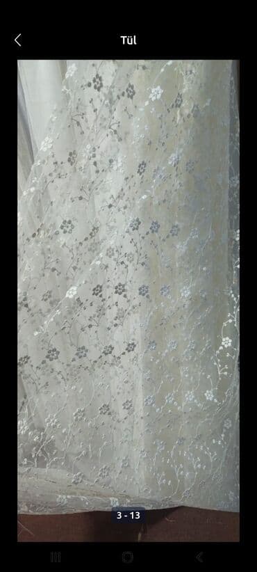 ağ tül perde: Zərif güllü naxışları olan ağ tül pərdə. Yüngül və şəffaf materialı — 1