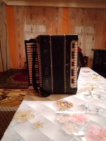 Gitaralar: Akustik Akkordeon, İşlənmiş, Ünvandan götürmə — 1