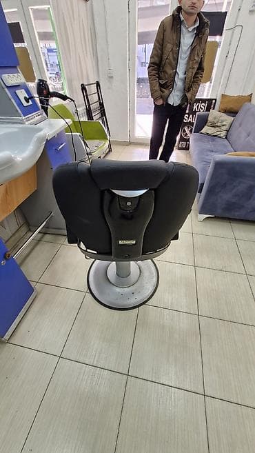 monika berde: Bərbər mebili və kreslolar — 4