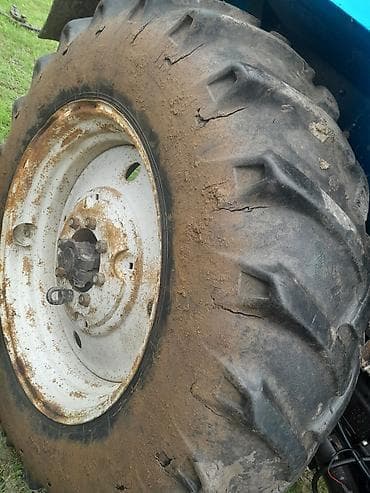 maşin tekerleri: Satılır: 1025. Arxa traktor təkər komplekti (disklə birlikdə) - Ölçü — 6