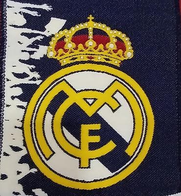 demir sac: Real Madrid azarkeş şərfi - Rənglər: tünd göy–ağ zolaqlı dizayn - — 8