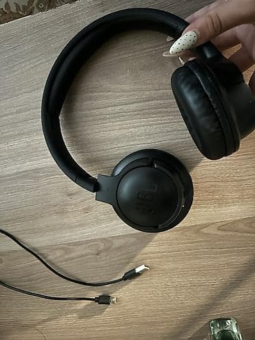 micro qulaq: JBL simsiz qulaqlıq 2 defe işledilib kenarinda ehtiyatsizliqdan zede — 4