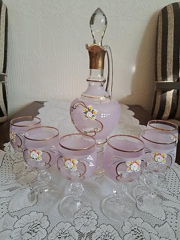 Məhsul: Dekorativ qrafin və badə dəsti 30 azn,bu destin boz rengide — 2