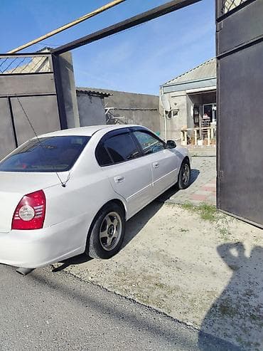 tap az prius: Hyundai Elantra: 2 l | 2004 il Sedan — 3