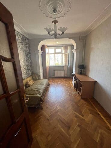 şəhər bağları mənzil satılır: Bakı, 3 otaqlı, Köhnə tikili, m. Xalqlar Dostluğu, 100 kv. m — 5