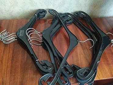 Qara plastik geyim asqıları dəsti - Material: möhkəm qara plastik