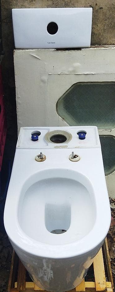 WC-komplekt – döşəməyə quraşdırılan unitaz və üst su çəni - Material