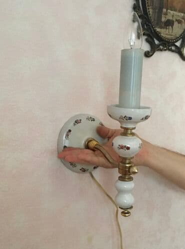 Farfor materialdan olan, duvardan asılan bra. Teze kimi.70ci illerde