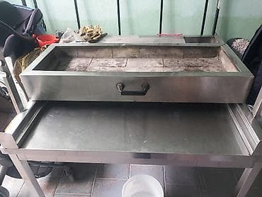 NigazDoner manqali 300azn. Yanındakı nerjavika masada üstündə