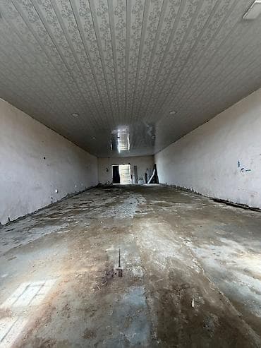 Kommersiya daşınmaz əmlakı: Airaport yolunun alt terefi.Ramana 16 ci kalonun arxasi. Erazi — 1