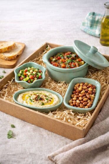 Keramika qablar. Qapaqlı olan kasada yemək qızdırmaq mümkündür. Hər