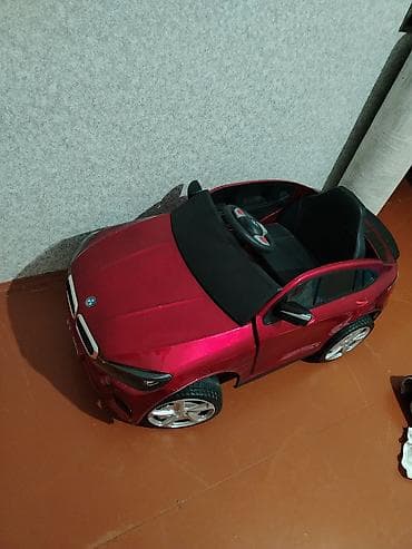 b class makasin: Uşaq üçün elektrikli miniatür avtomobil – qırmızı rəngdə, krossover — 1