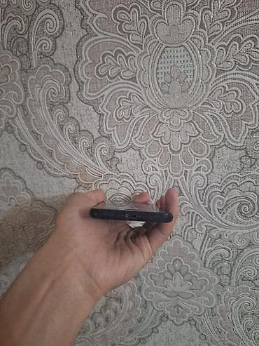 iphone 8 barter var: IPhone 8, Qara — 4