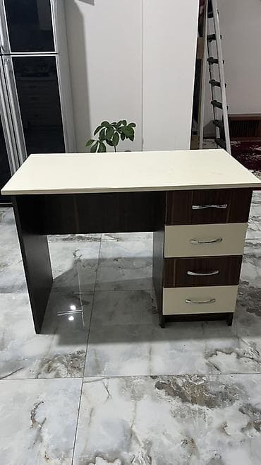 Düz masa, Polkasız, Siyirməli, Sadə laminat, Zəmanətsiz