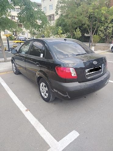 Avtomobil satışı: Kia Rio sedan – qara rəng, kompakt və qənaətcil şəhər avtomobili — 9