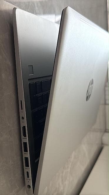 hp notebook 450 g7: HP noutbuk – gümüşü alüminium gövdə, nazik və yüngül dizayn — 4