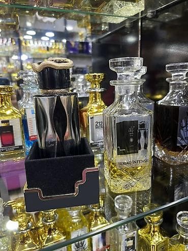 bahali kisi etirleri: Lüks ətirlər kolleksiyası - Şüşə dizaynı: Şüşə və karaf tipli — 1