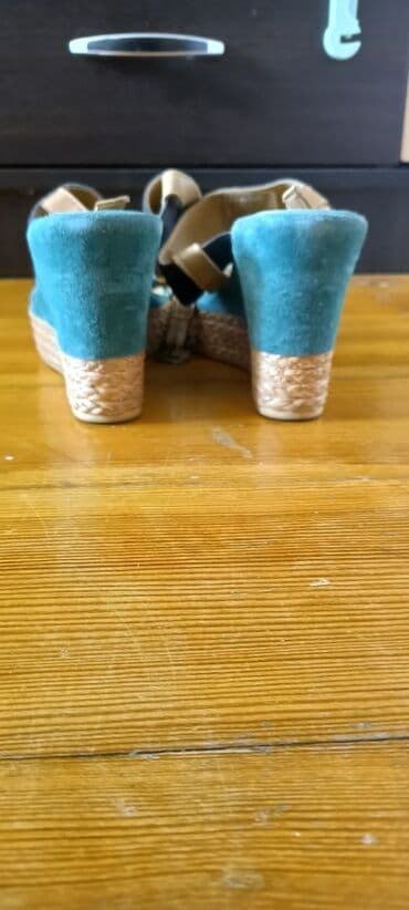 белые босоножки на тракторной подошве: Размер: 39, Б/у — 3