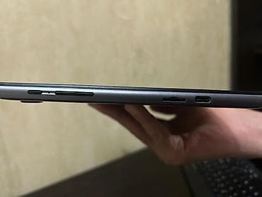 Monitorlar: Planşet + Klaviatura dəsti Xüsusiyyətlər: - 10 düymə yaxın böyük — 1